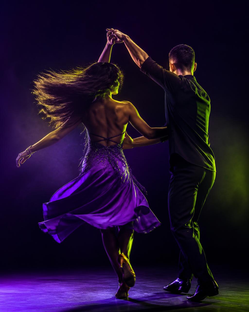 Coppia che danza danze caraibiche e latino-americane, corso a MOVA Dance Studio ad Alba Adriatica